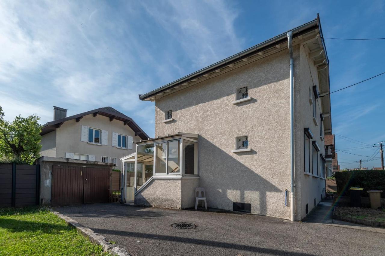 Vakantiehuis Ideally Located Furnished Townhouse With 3 Bedrooms Parking & Garden Annecy