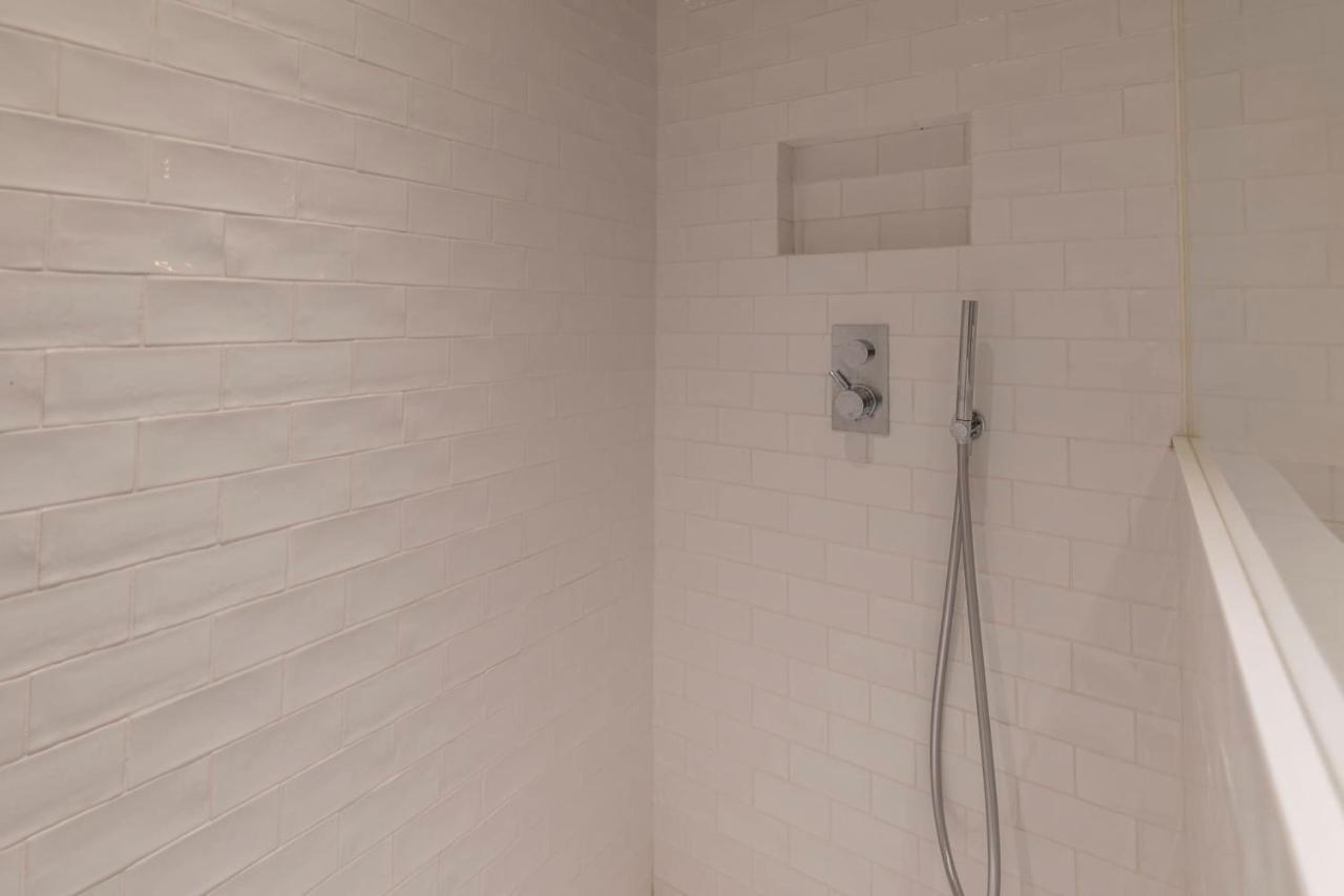 Spacious Rated 4 Stars In The Heart Of The Old Town *