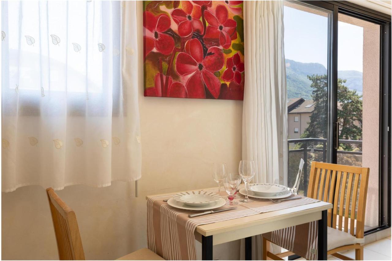 Proche Lac Et Commerces Apartment