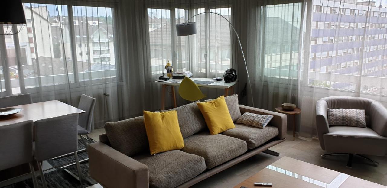 Lumineux De 90 M2 Situe En Centre *