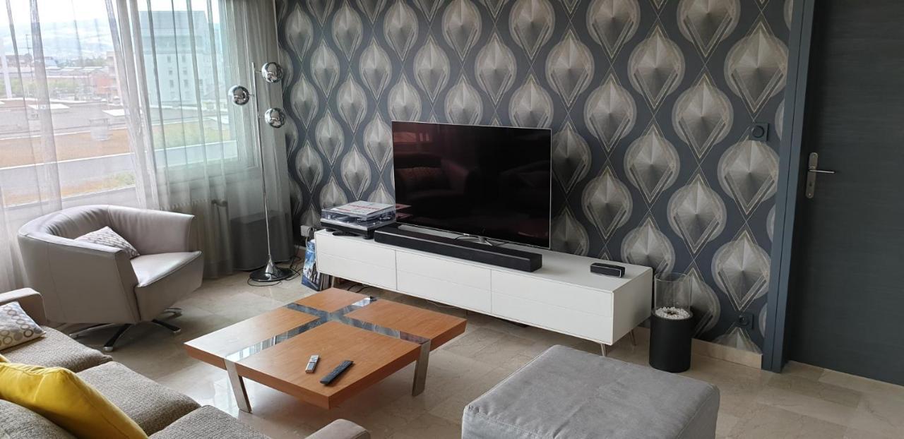 Apartment Lumineux De 90 M2 Situe En Centre