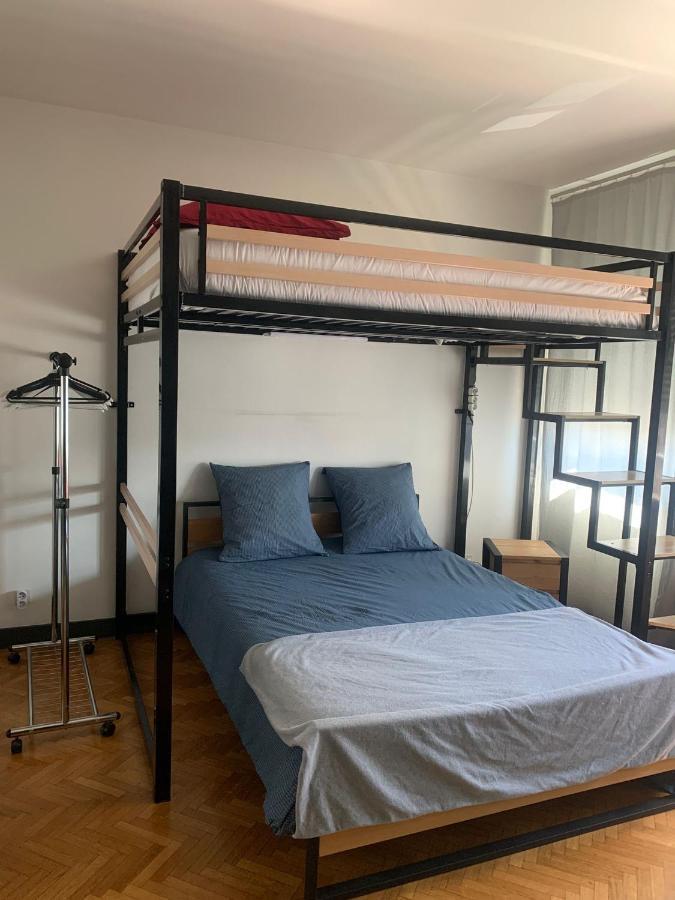 Lumineux De 90 M2 Situe En Centre *