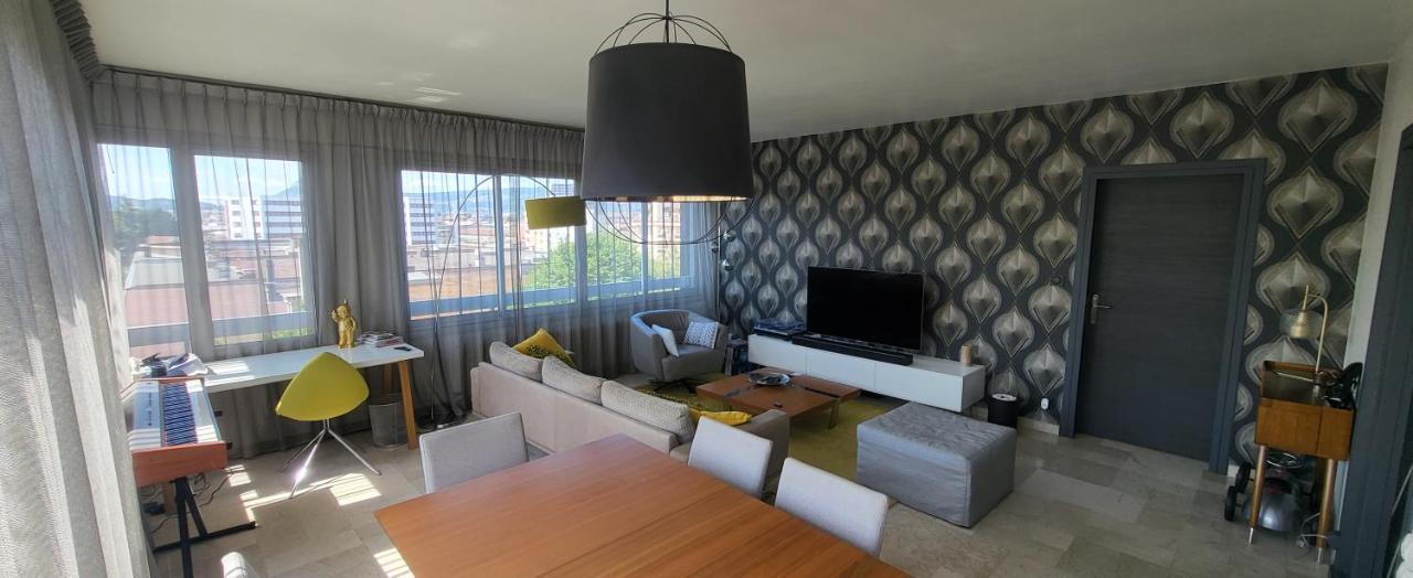 Lumineux De 90 M2 Situe En Centre * Annecy