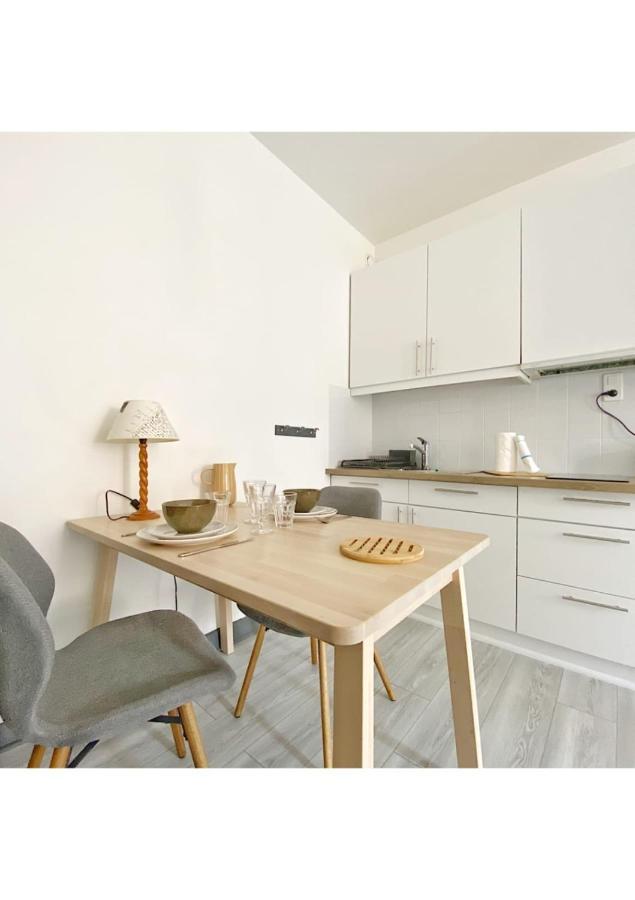 Coup De Coeur Au Pied Du Chateau - Ideally Located