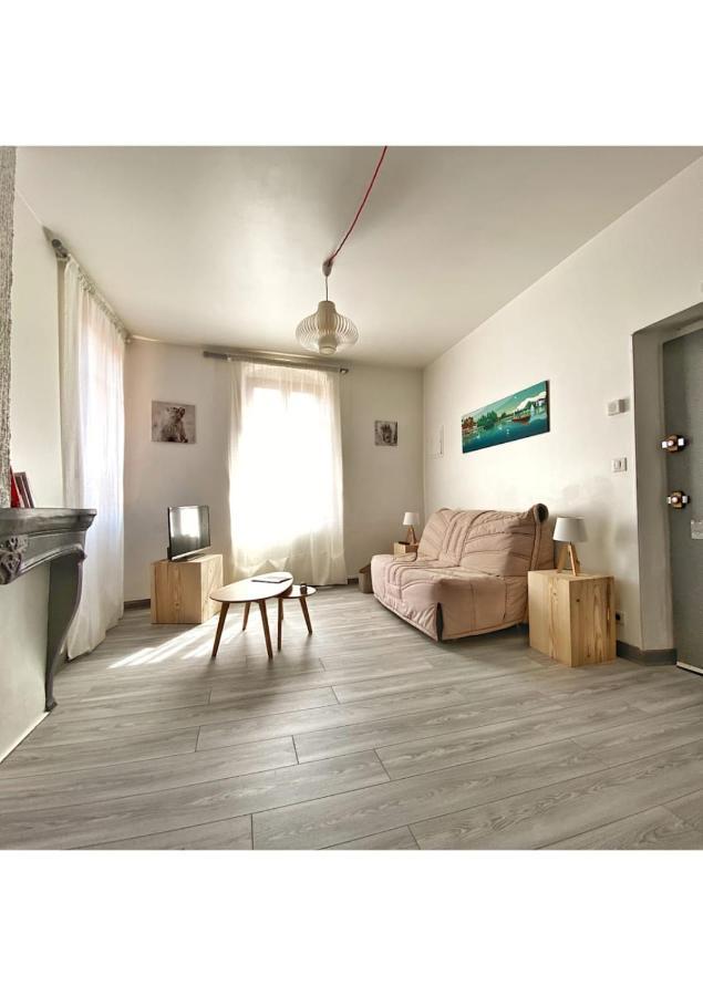 Coup De Coeur Au Pied Du Château - Joli Idéalement Placé