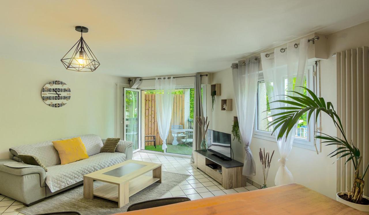 100 Geneve Joli T2 Avec Place De Parking Privee *