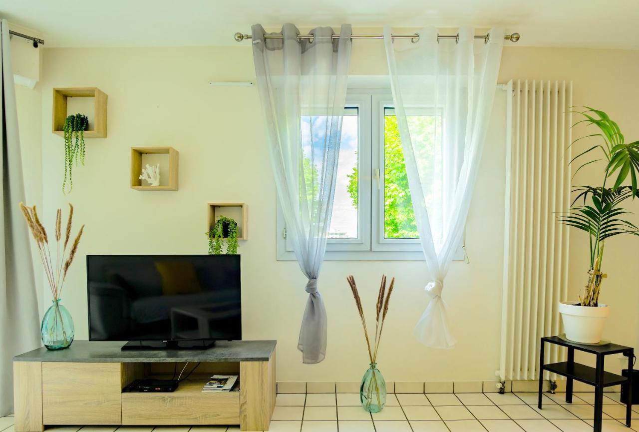 100 Geneve Joli T2 Avec Place De Parking Privee Apartamento *