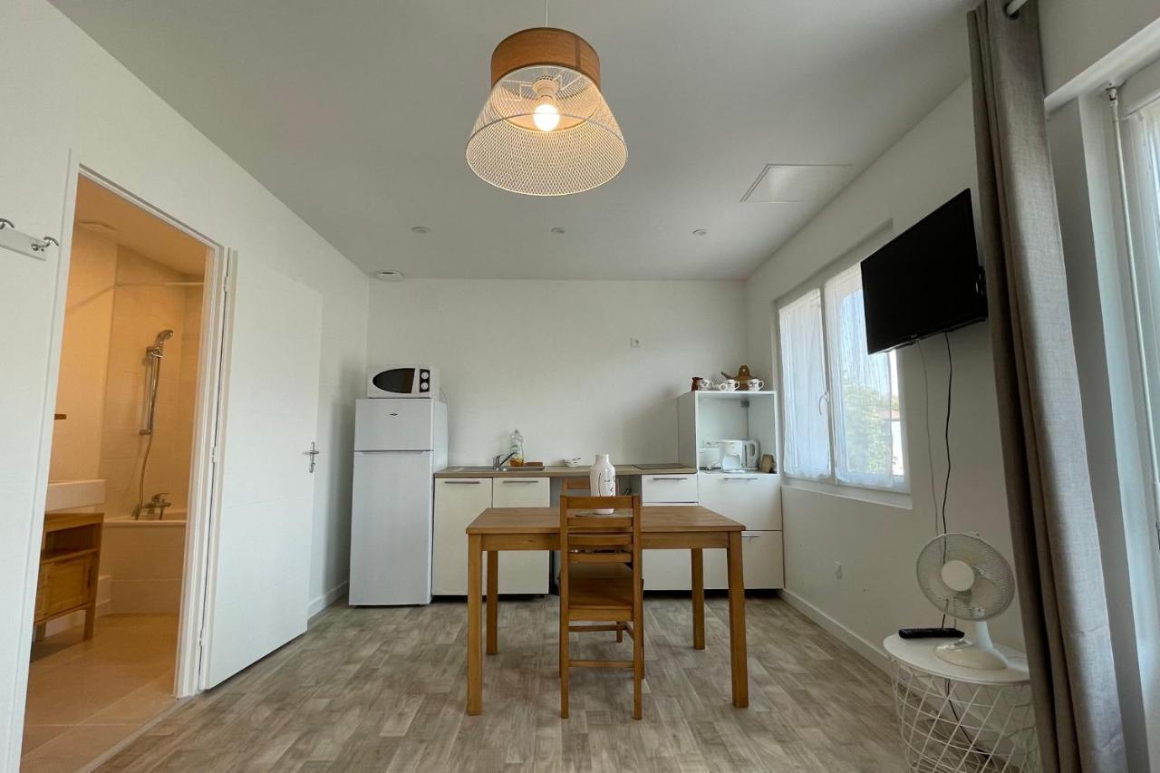 Appartement Le Bout Du Studio Renove Avec Balcon Et Vue Sur La Montagne *