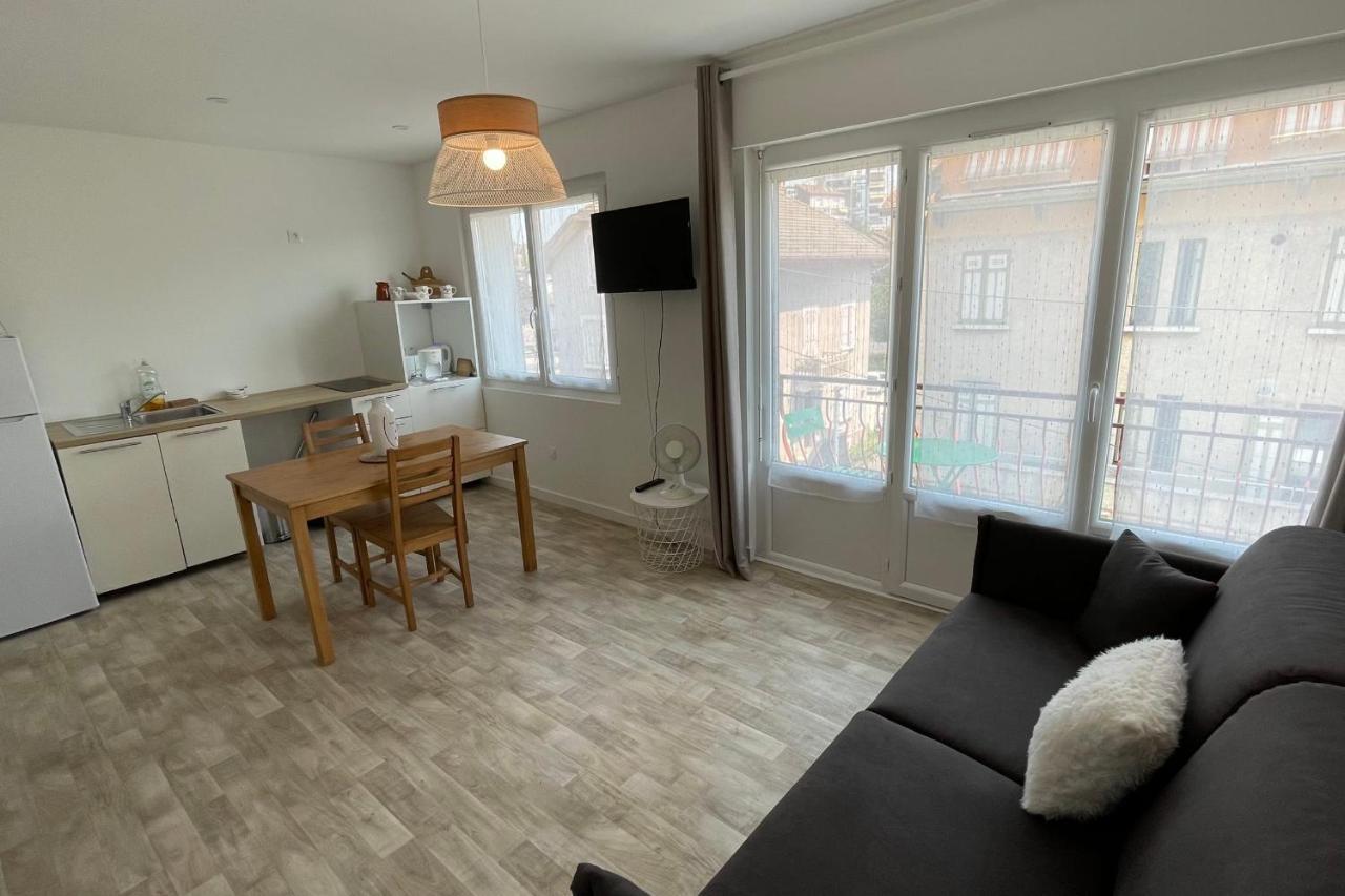 Le Bout Du Studio Renove Avec Balcon Et Vue Sur La Montagne Apartment *
