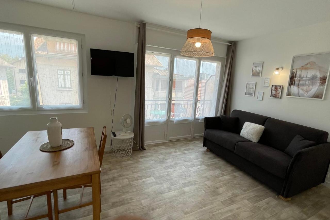 Appartement Le Bout Du Studio Renove Avec Balcon Et Vue Sur La Montagne Annecy
