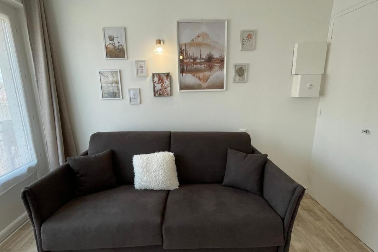 Le Bout Du Studio Renove Avec Balcon Et Vue Sur La Montagne Apartment