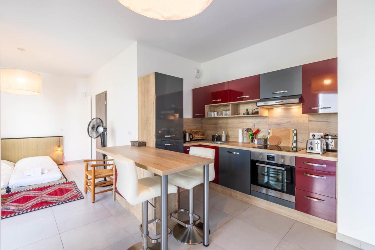 Charming With Balcony And Parking Near The Center Of Apartment