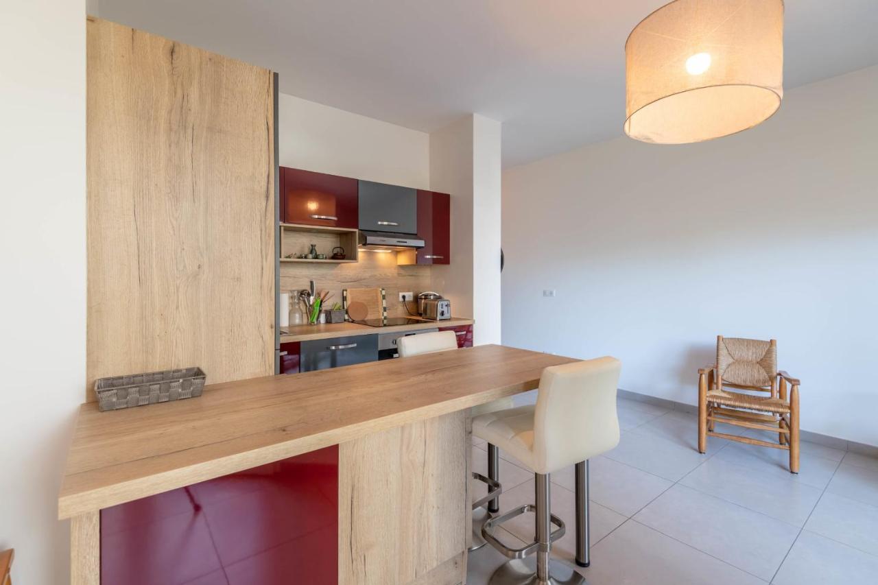 Apartment Charming With Balcony And Parking Near The Center Of Annecy