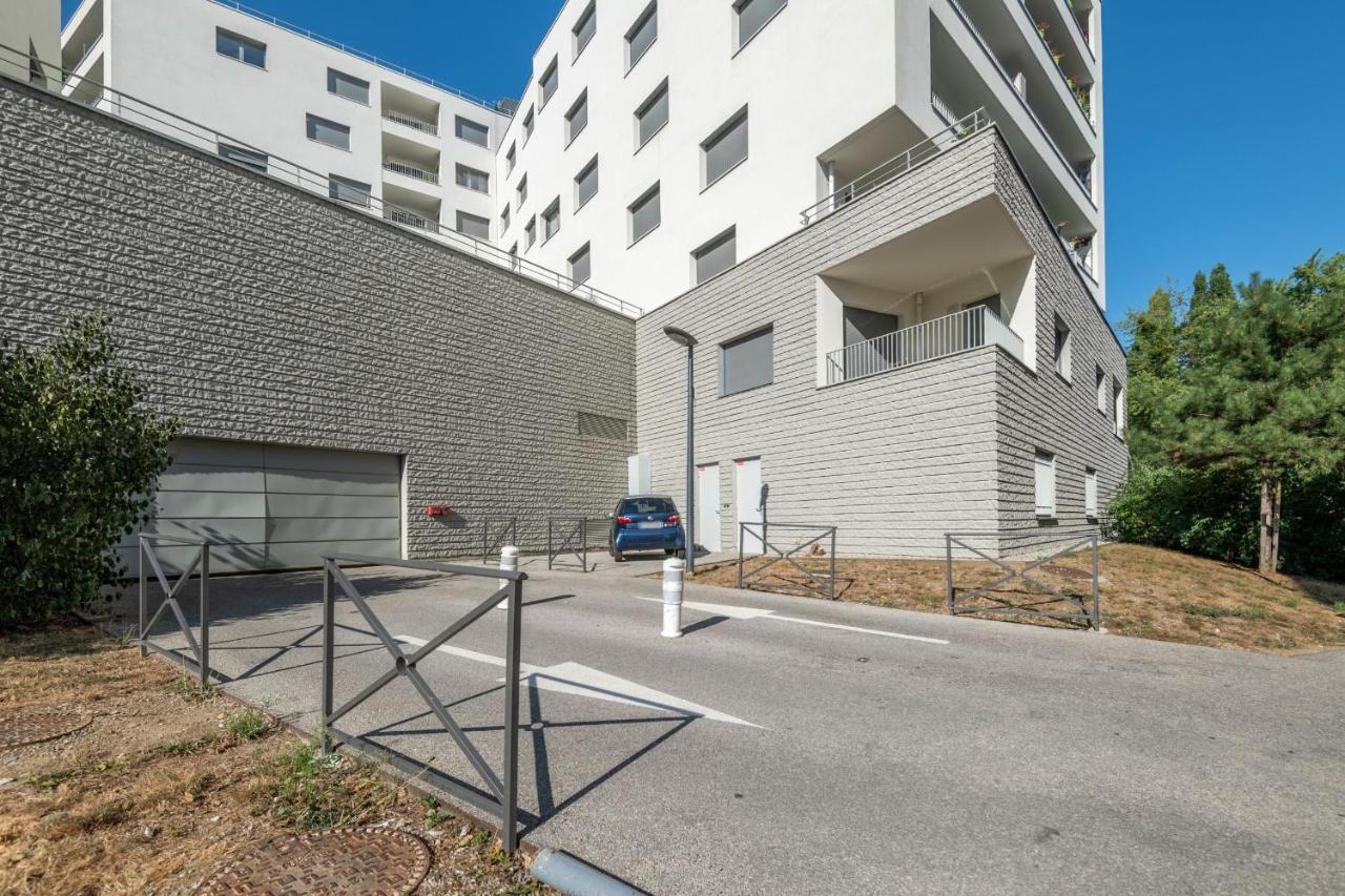 Charming With Balcony And Parking Near The Center Of Annecy