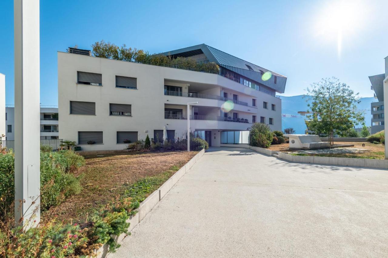 Charming With Balcony And Parking Near The Center Of *