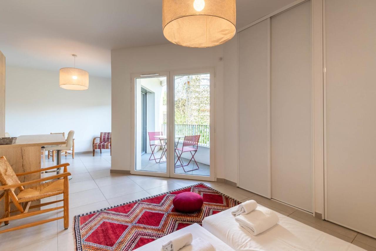 Apartment Charming With Balcony And Parking Near The Center Of *
