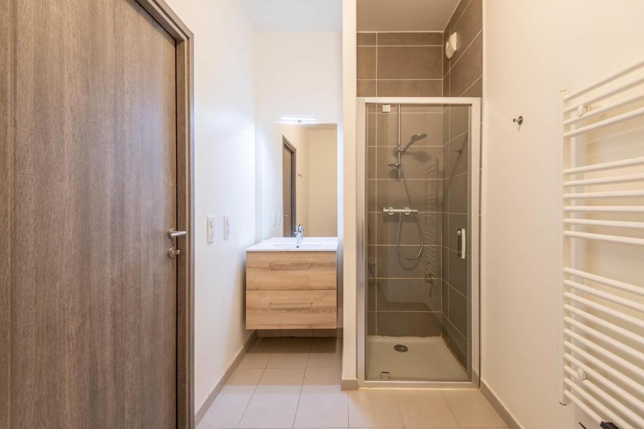 Apartment Charming With Balcony And Parking Near The Center Of