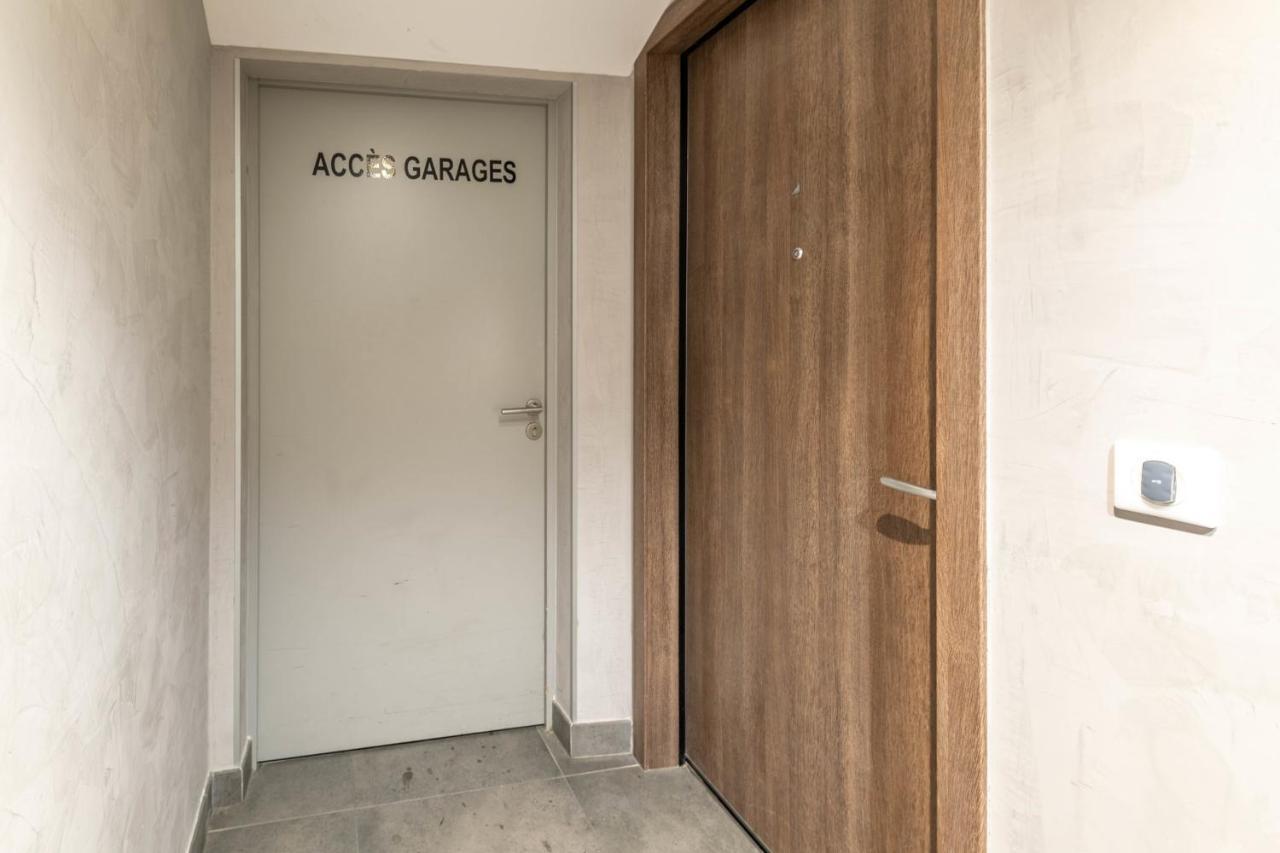 Charming With Balcony And Parking Near The Center Of Apartment *