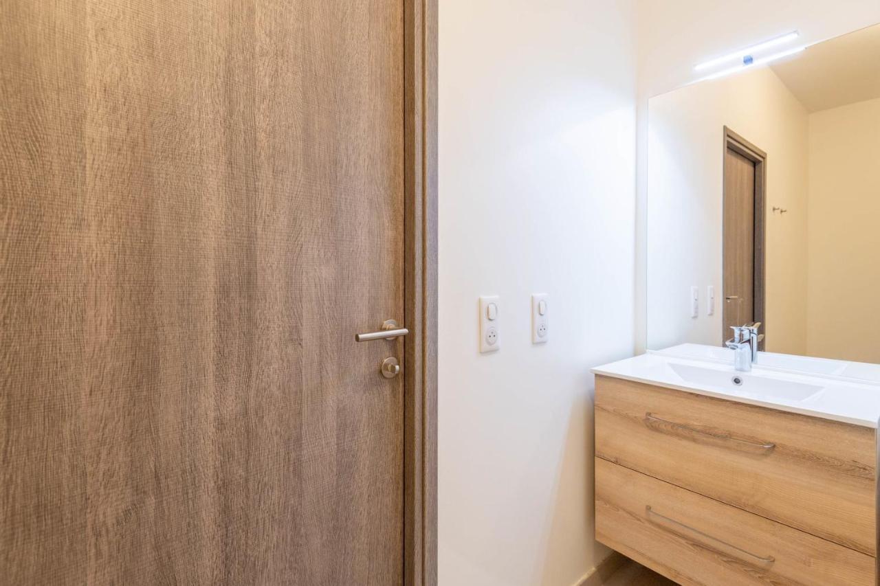 Charming With Balcony And Parking Near The Center Of *