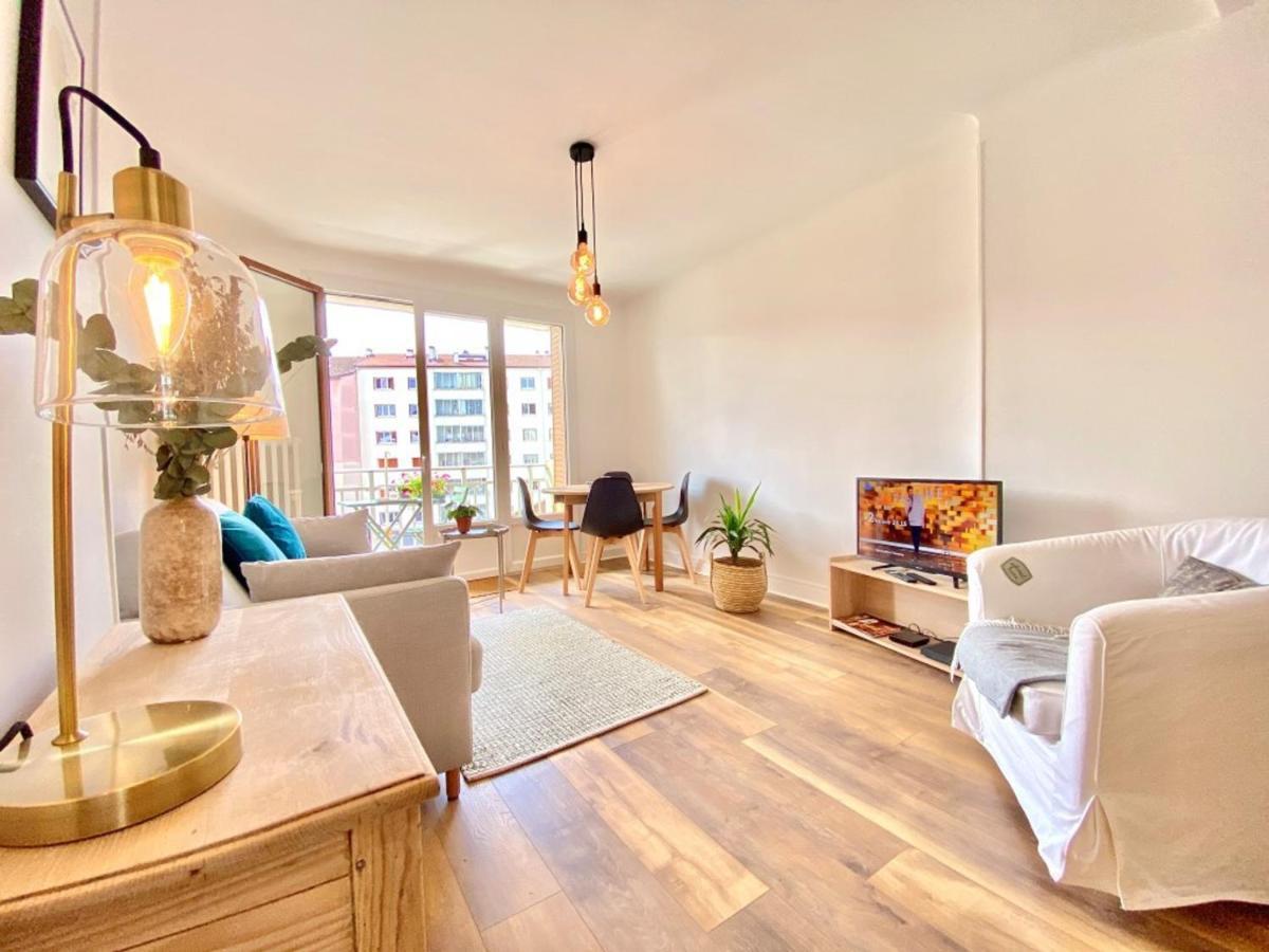 T3 Renove En Centre-ville D'annecy Avec Balcon, Ascenseur Et Parking Prive - Fr-1-432-83 Annecy
