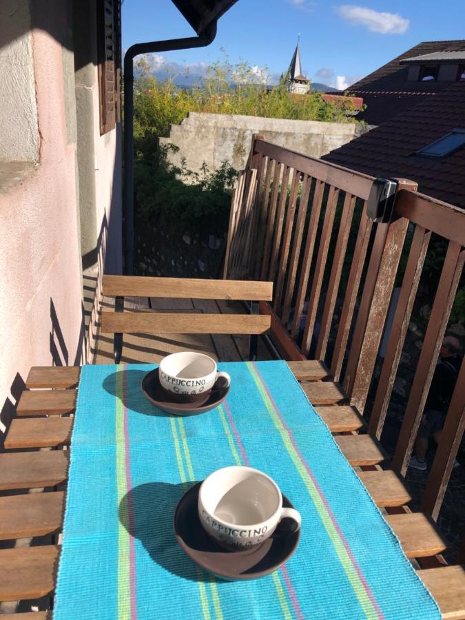 Dans La Vieille Ville, En Face Du Chateau *