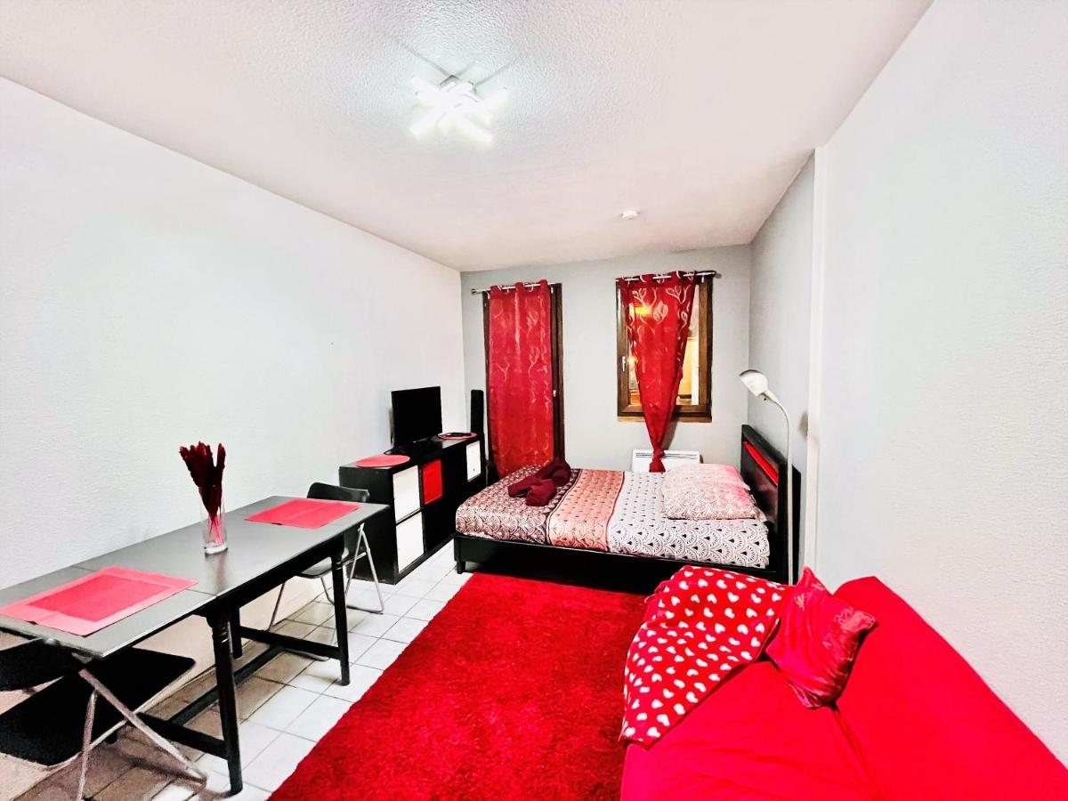 Le Red Escape A 15min Du Centre Avec Parking Prive Gratuit Apartment