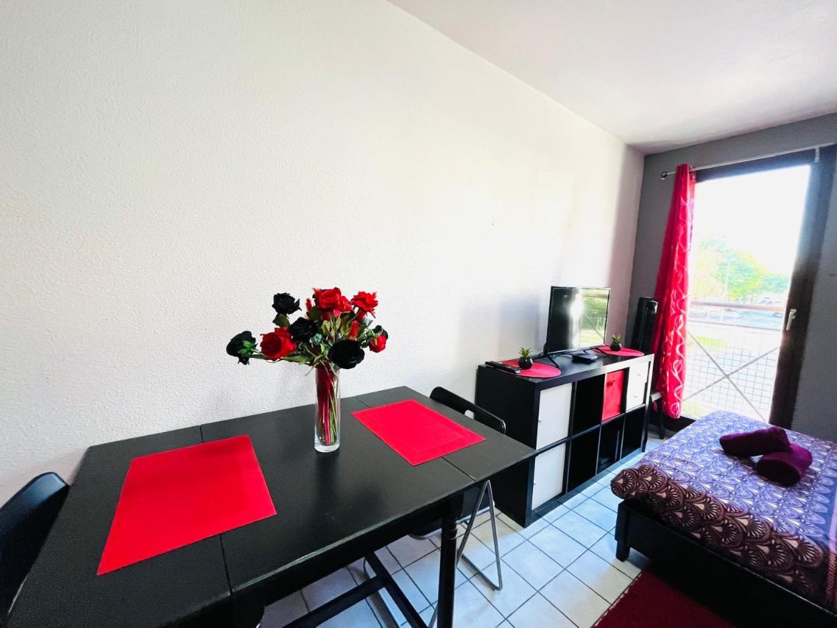 Le Red Escape A 15min Du Centre Avec Parking Prive Gratuit *