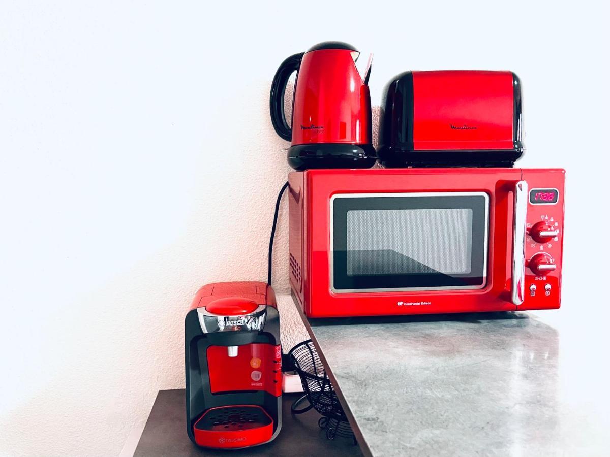 Le Red Escape A 15min Du Centre Avec Parking Prive Gratuit Apartment