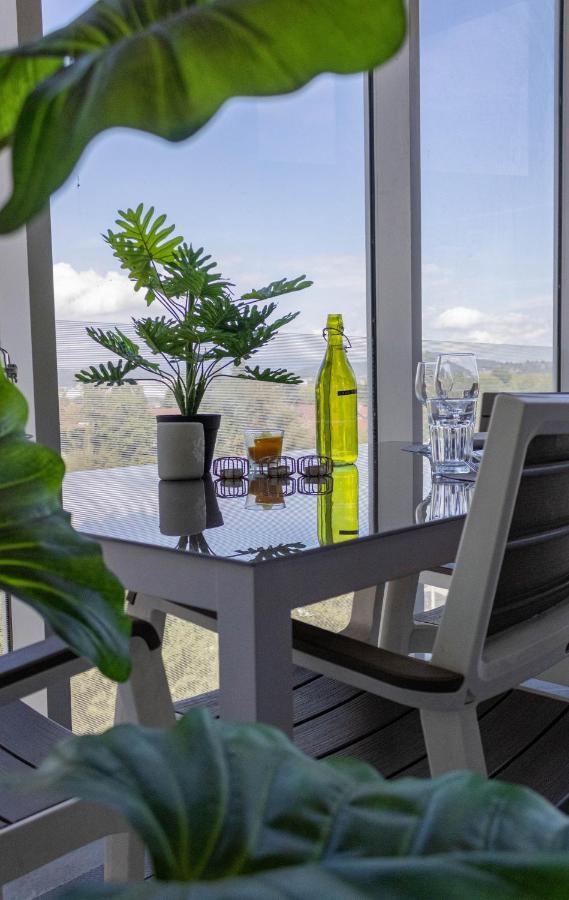 Apartment Le Tresum - Garage, Balcon & Vue Lac!