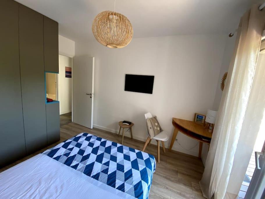 Apartment Proche Du Et Des Commerces, Neuf, Au Calme, Avec 3 Et Grande Terrasse *