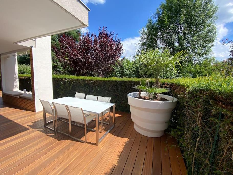 Proche Du Et Des Commerces, Neuf, Au Calme, Avec 3 Et Grande Terrasse * Annecy