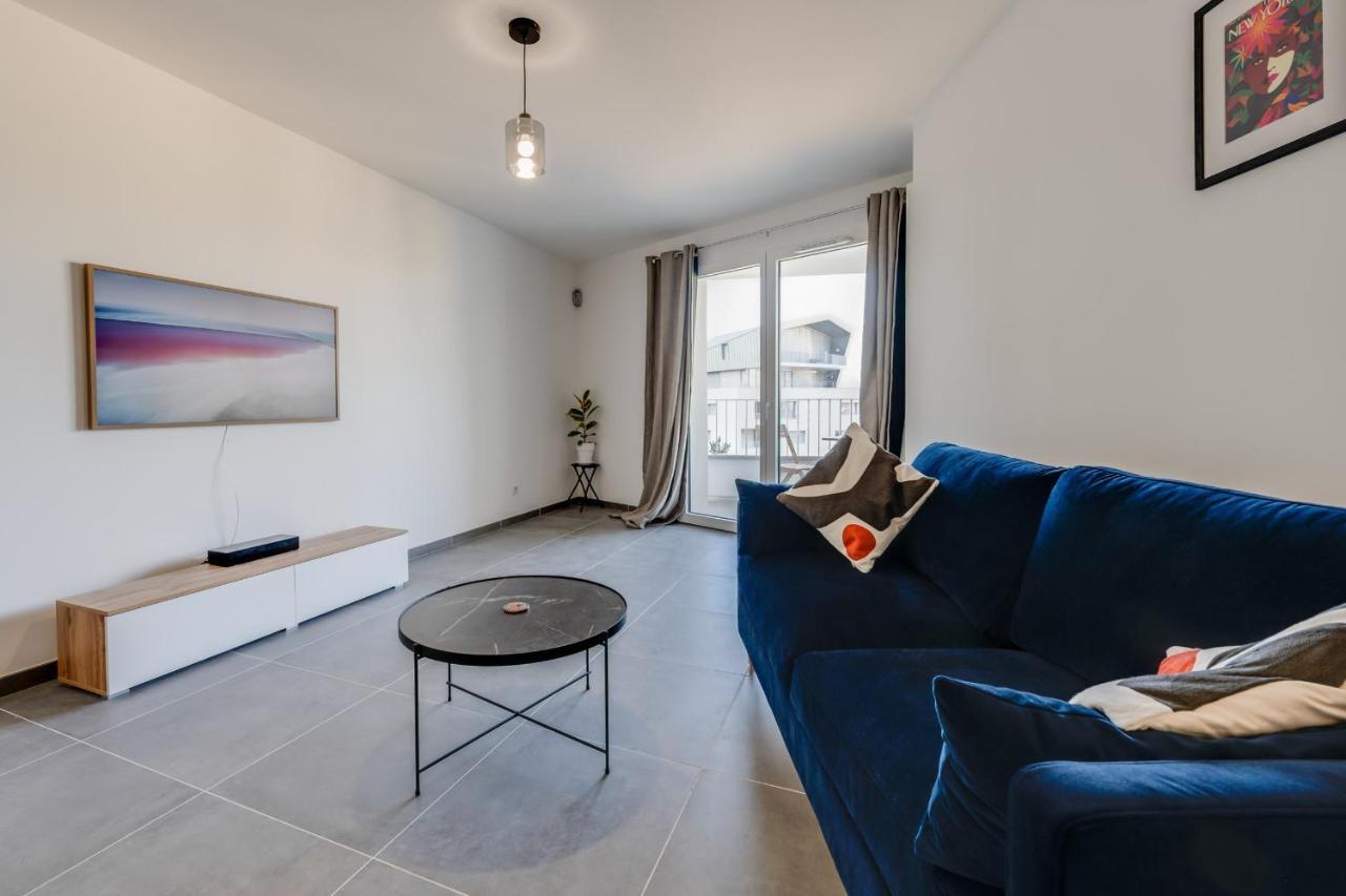 Le Paradis - Beautiful T2 Ideally Located With Garage