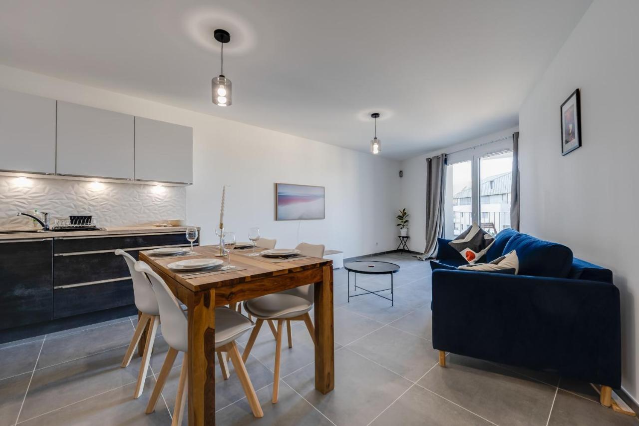 Le Paradis - Beautiful T2 Ideally Located With Garage *
