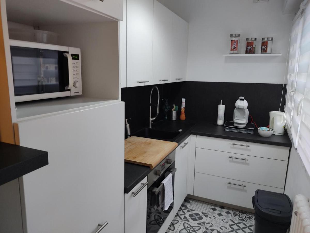 Hirondelle : Prive Avec Garage *