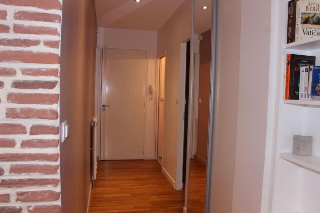 Le Jane : Centre Ville, Garage, Balcon Apartment