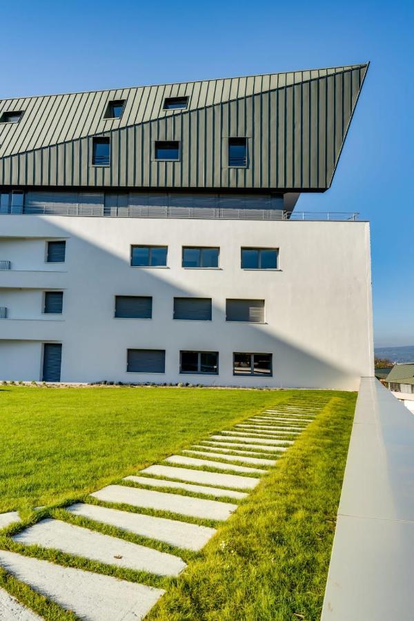 Le Paradis - Beautiful T2 Ideally Located With Garage *
