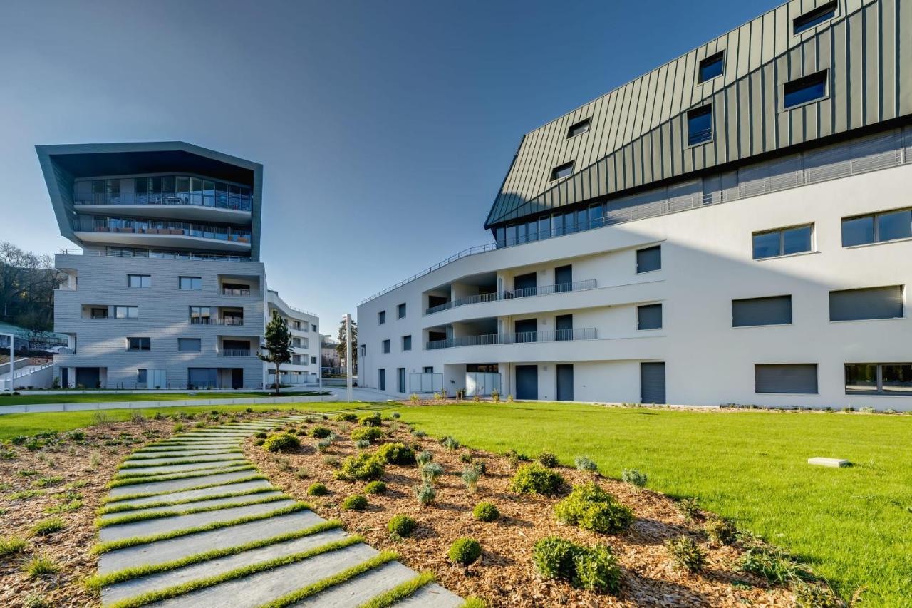 Le Paradis - Beautiful T2 Ideally Located With Garage