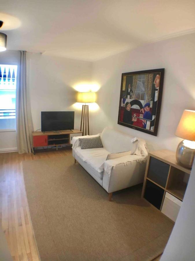 Center 2 Steps From The Cozy And Renovated! *