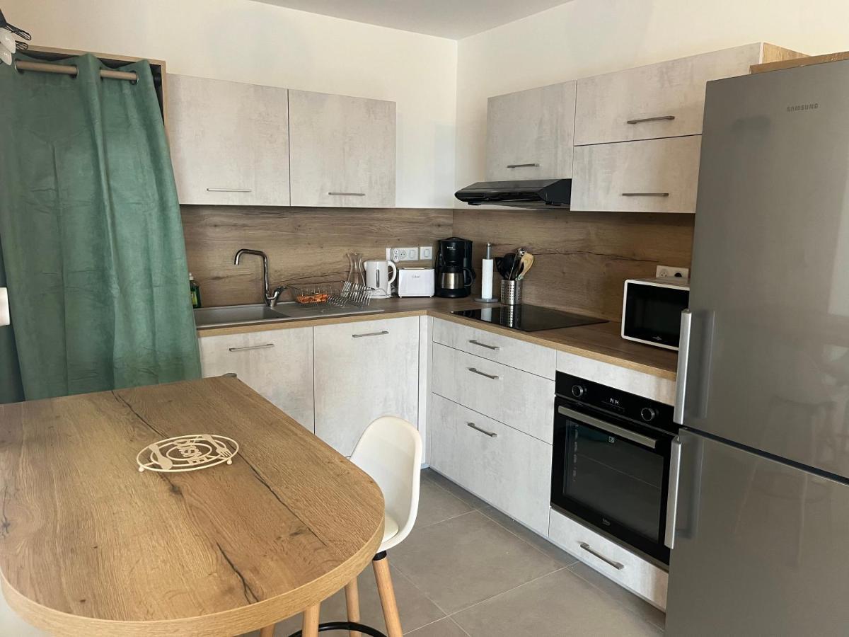 Aurel's & Jul's - The Emerald Apartment *