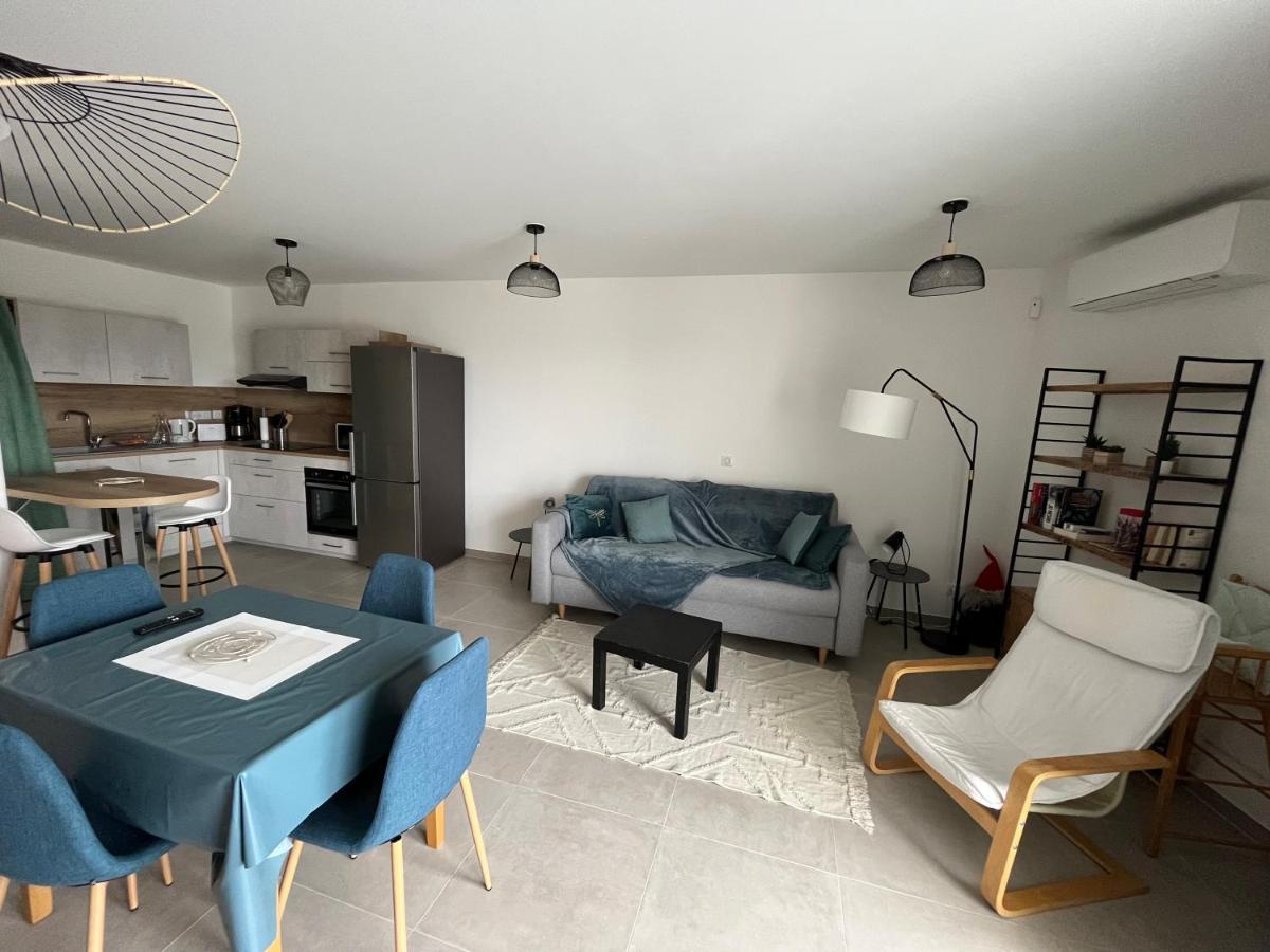 Aurel's & Jul's - The Emerald Apartment