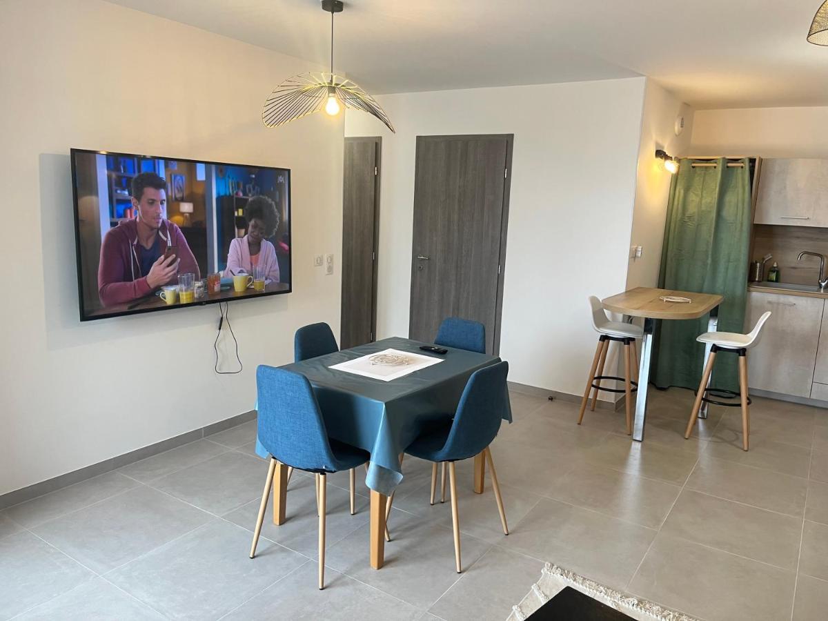 Aurel's & Jul's - The Emerald Apartment *