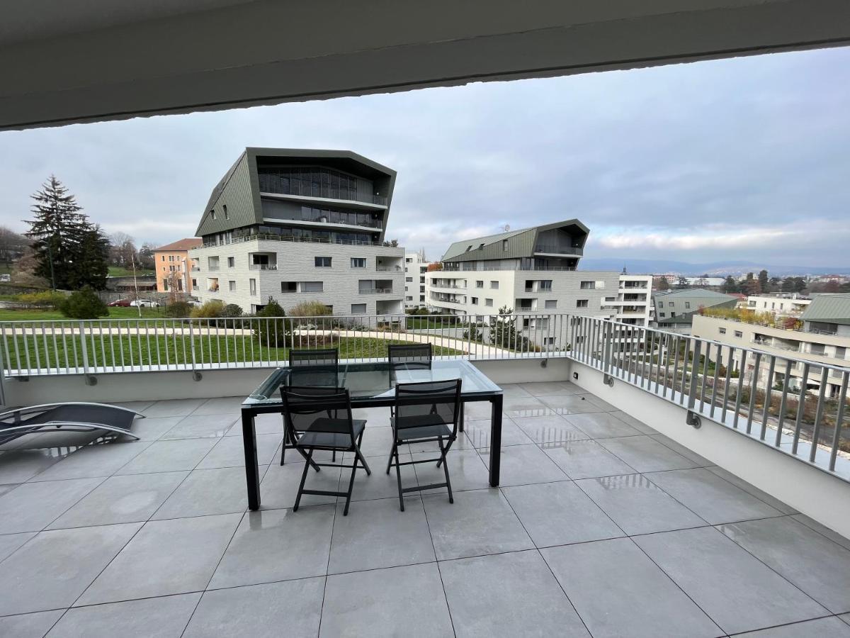 Aurel's & Jul's - The Emerald Apartment Annecy