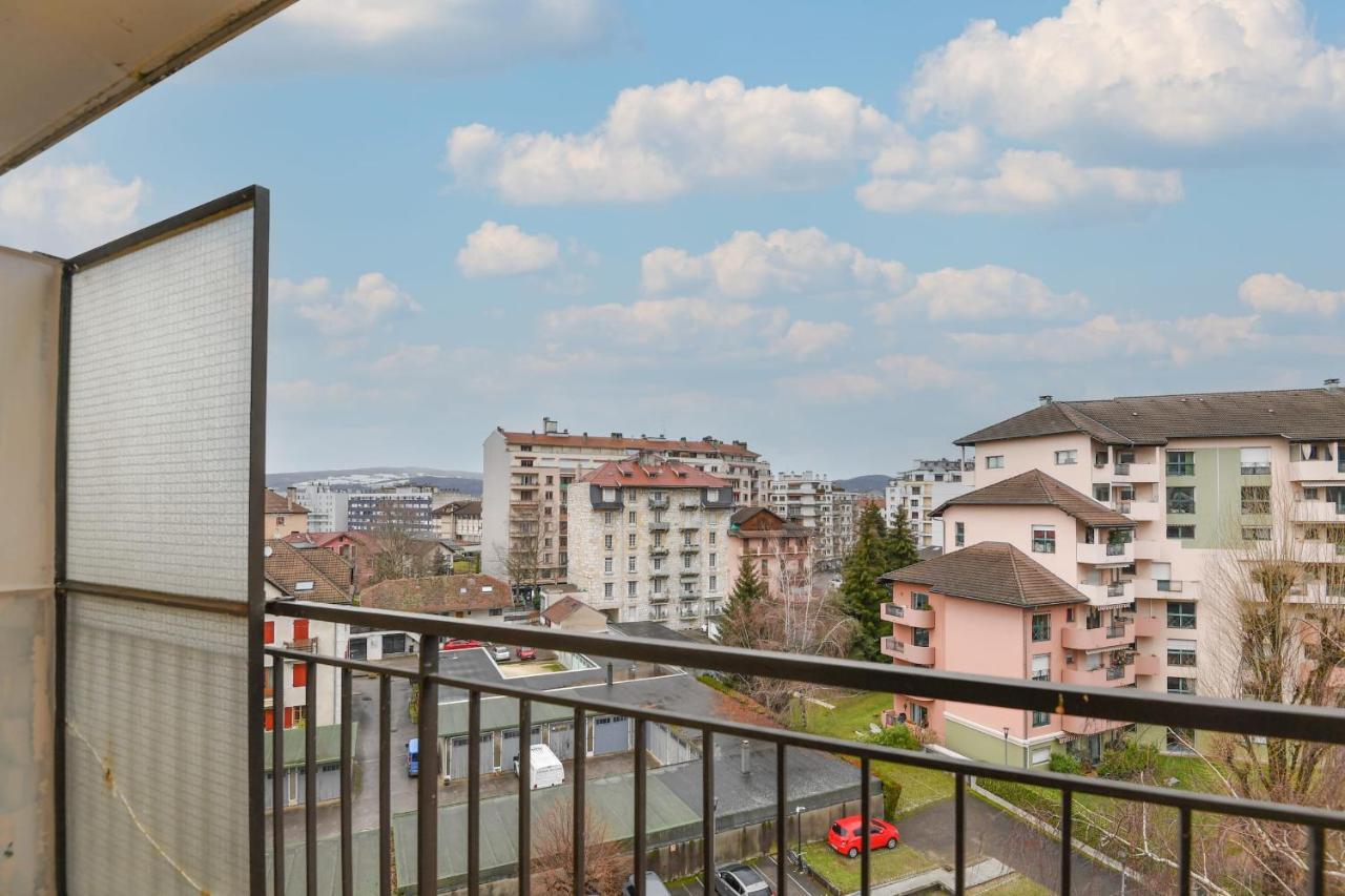 With Balcony Very Close To The Center Apartment *