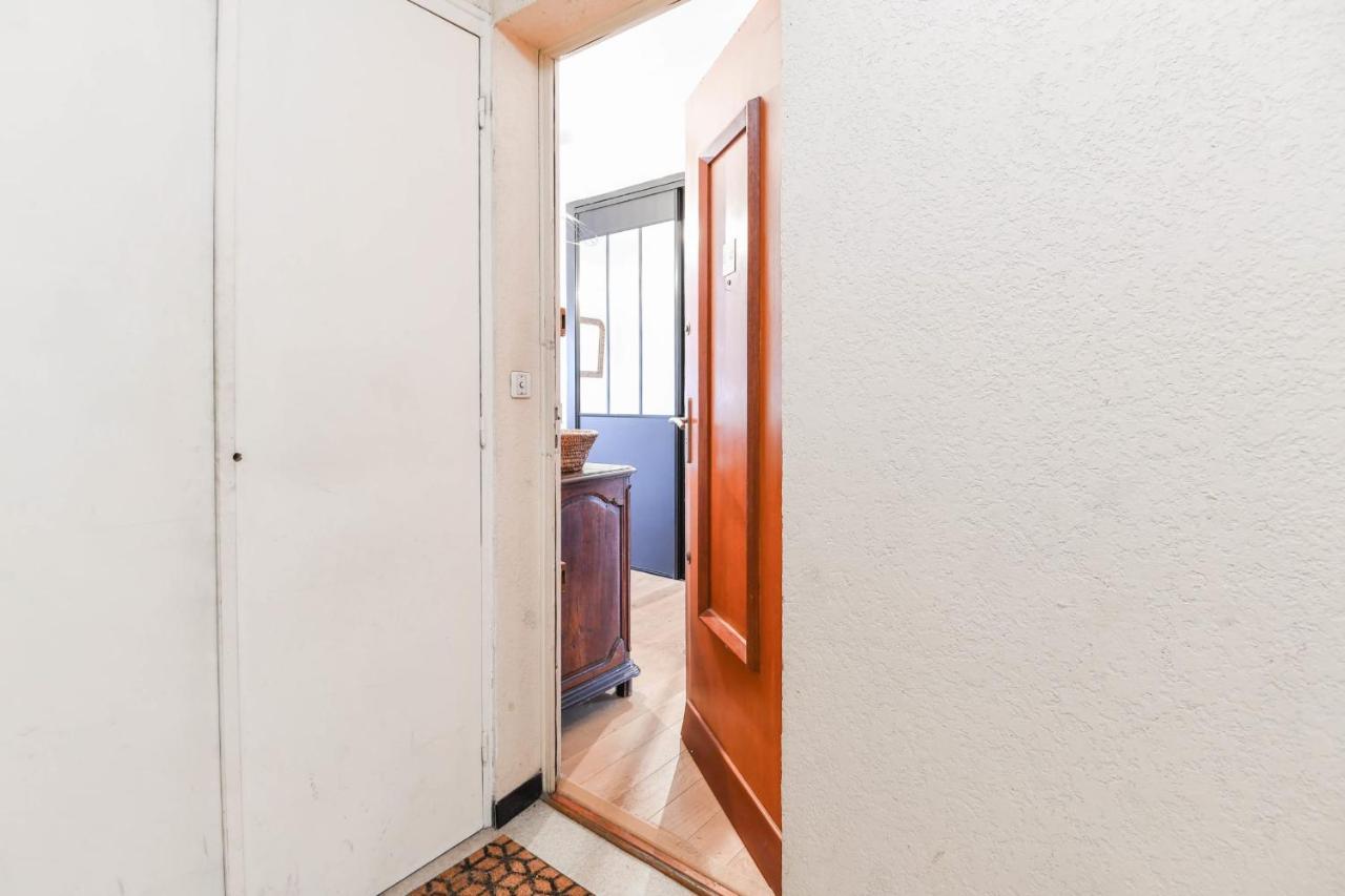 Apartment With Balcony Very Close To The Center *
