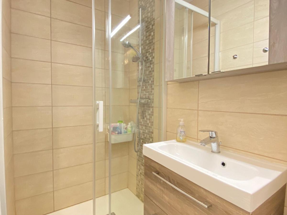 3 Pieces Renove, Proche Centre-ville D'annecy, Balcon Et Equipements Modernes - Fr-1-432-14 Apartment