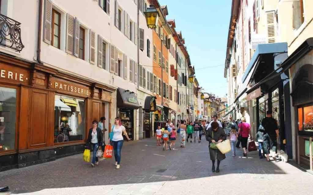 White Diamond Calme Rue Vaugelas * Annecy