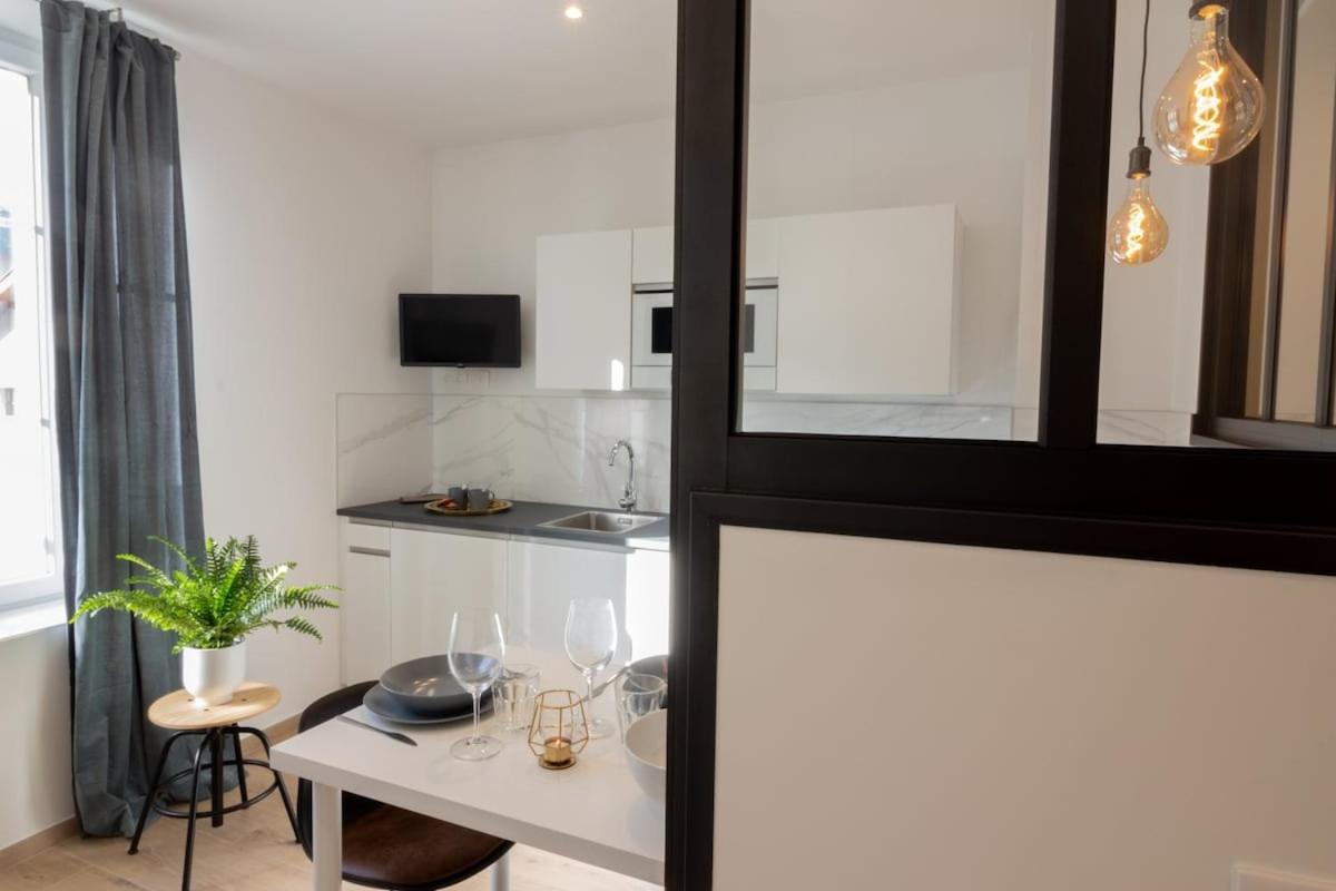 White Diamond Calme Rue Vaugelas Annecy