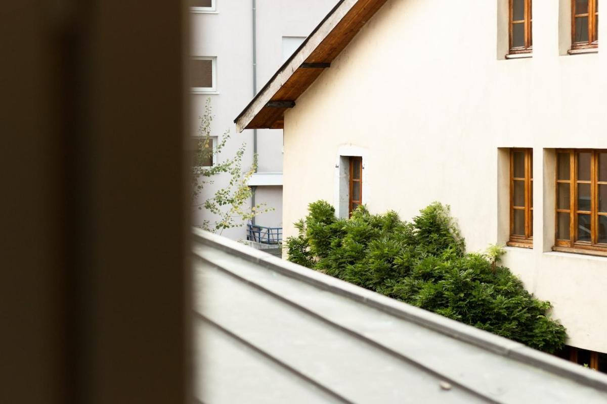 White Diamond Calme Rue Vaugelas Annecy