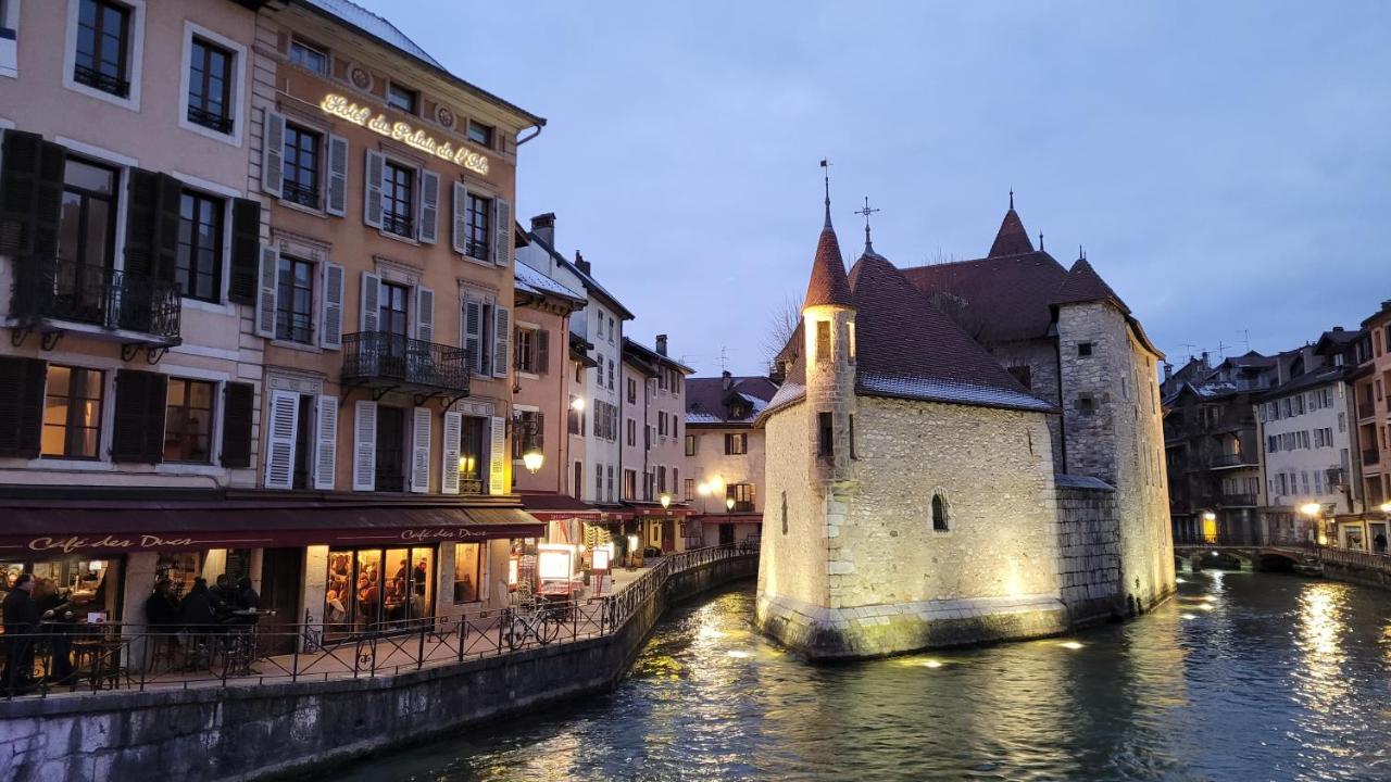 Annecy Lake Central Annecy