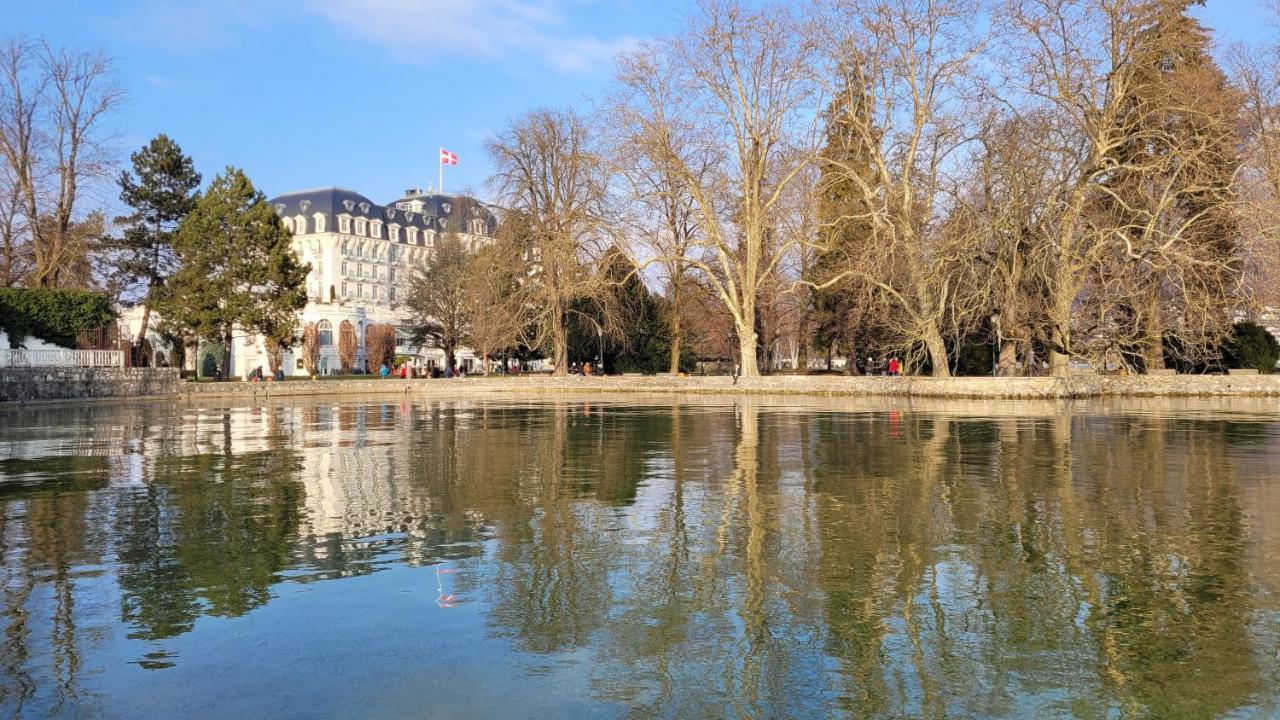 Annecy Lake Central *